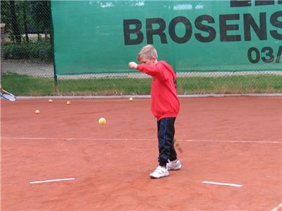 De jongens in actie tijdens de disco-avond