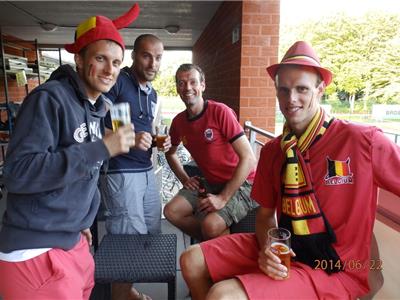 Kijken naar België - Rusland bij taverne Hemelrijck